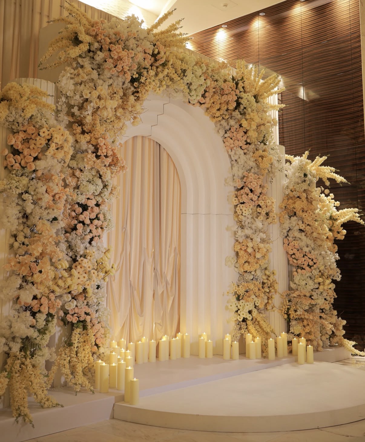 Carousel Wedding — İvory Çiçək Tağı, şəkil 1
